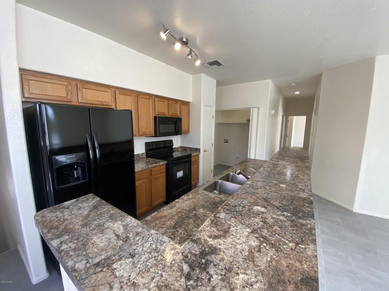1262 E Weimer Cir #39 - Photo 2 of 28