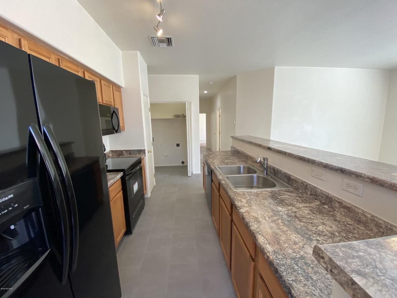 1262 E Weimer Cir #39 - Photo 3 of 28