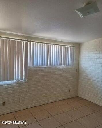 425 E Delano St - Photo 4 of 5