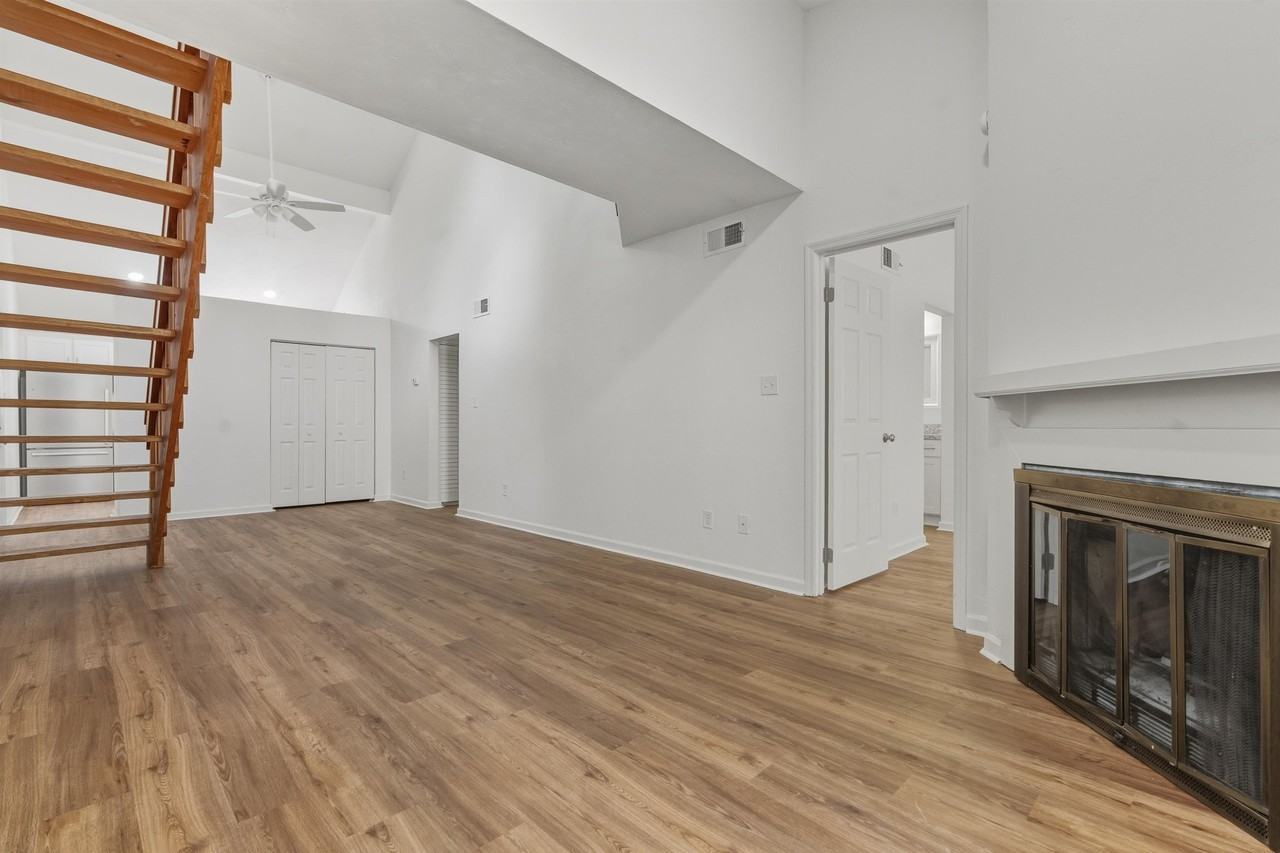 2900 Woodrich Dr #202 - Photo 2 of 26