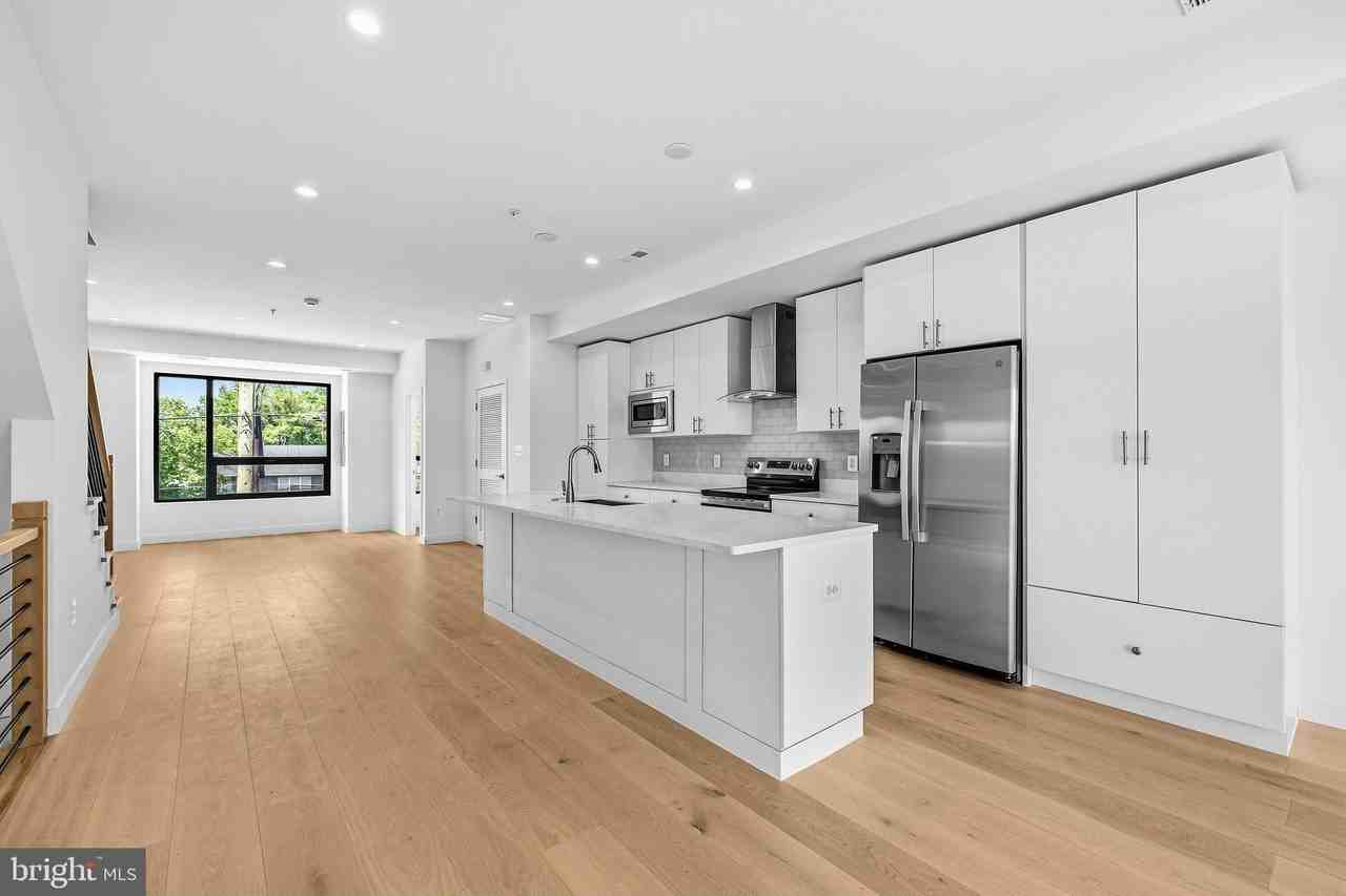 2534 Elvans Rd Se - Photo 3 of 48