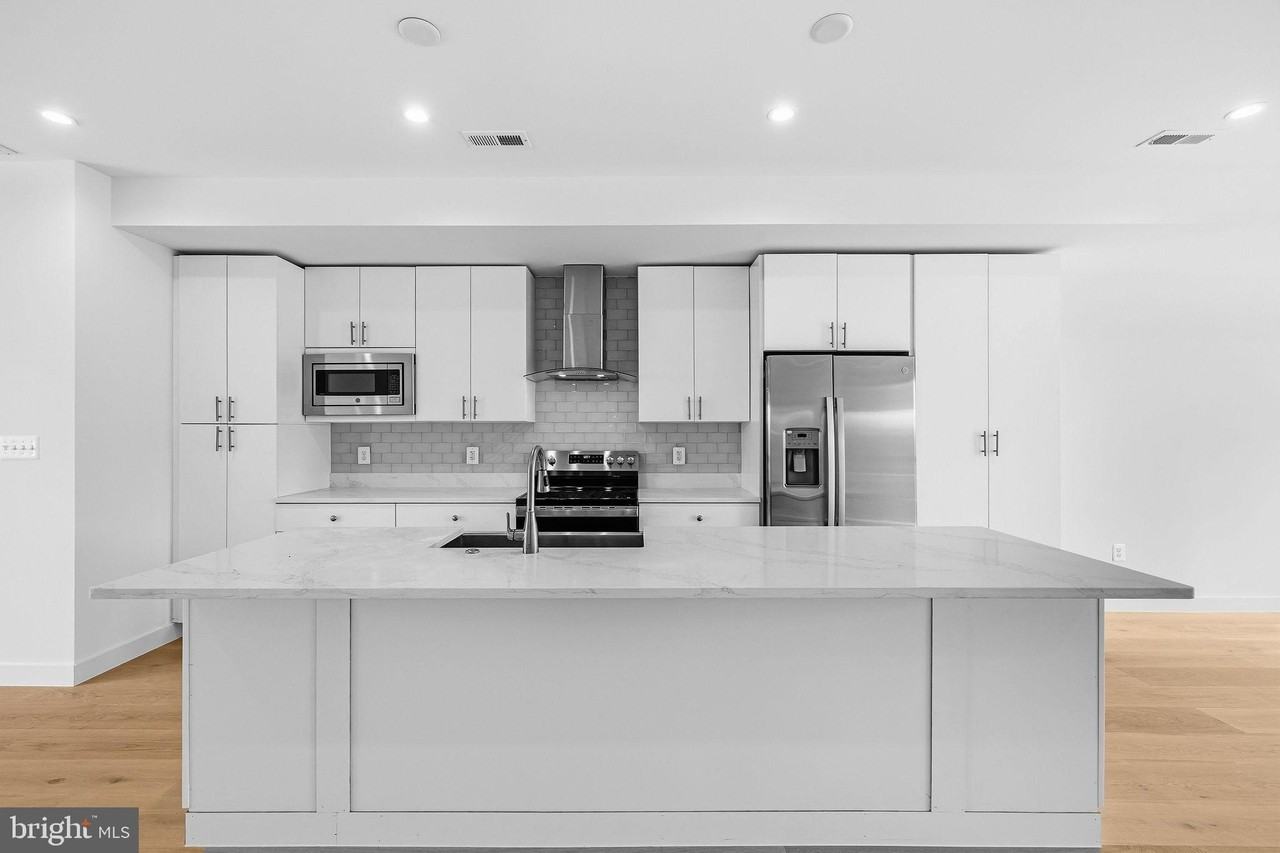 2534 Elvans Rd Se - Photo 4 of 48