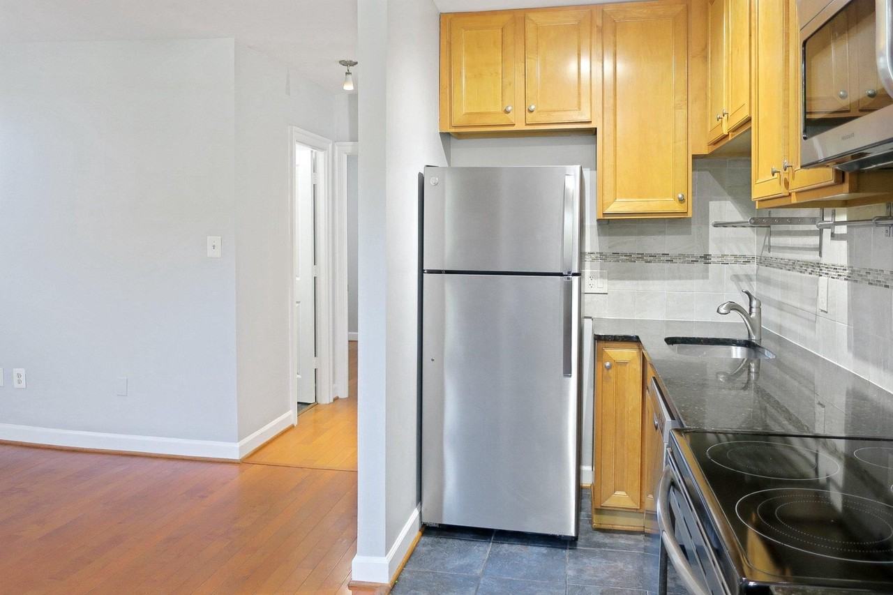 1815 A St Se #101 - Photo 4 of 20