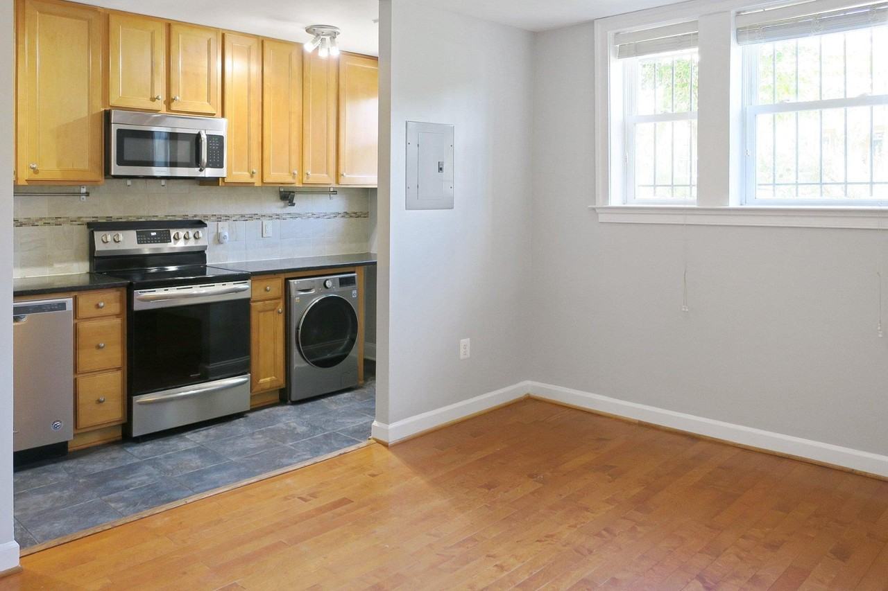 1815 A St Se #101 - Photo 5 of 20
