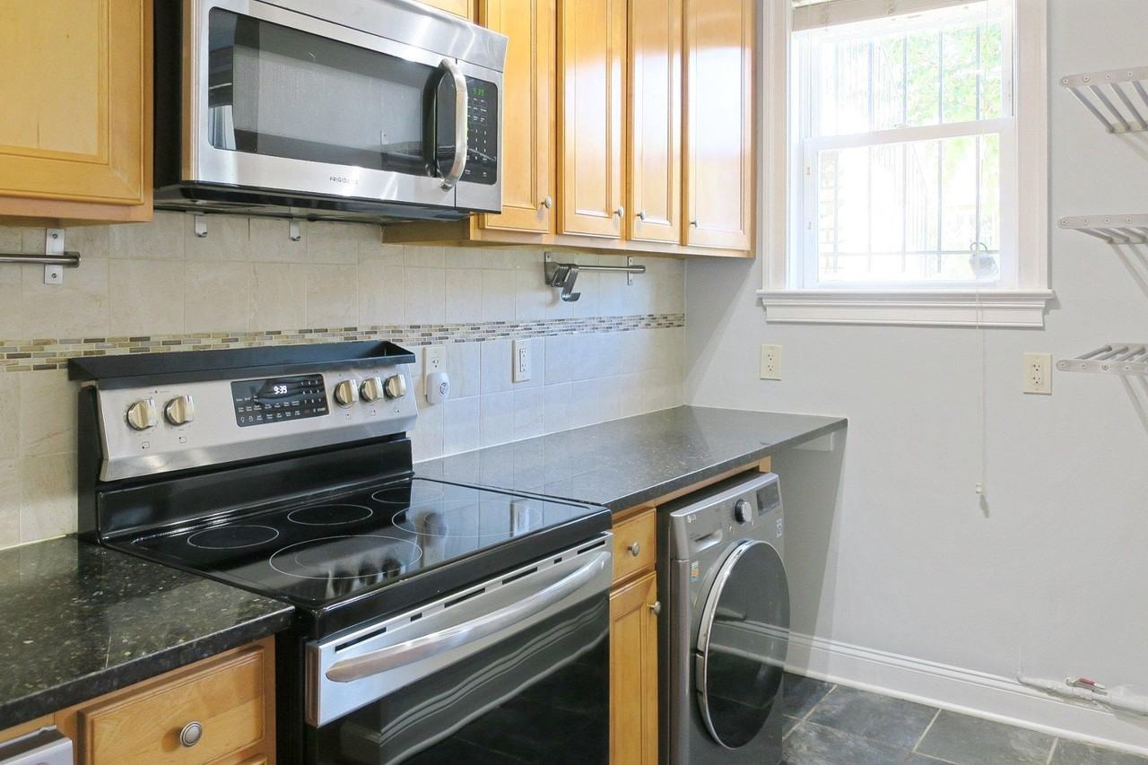 1815 A St Se #101 - Photo 7 of 20