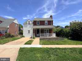 featured image of 203 Commonwealth Ave