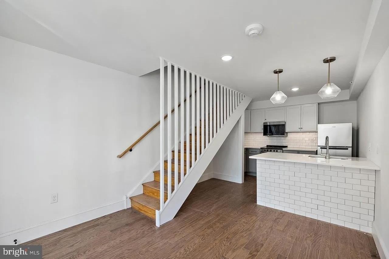 15 W Girard St #105