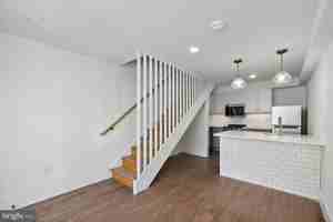 featured image of 15 W Girard St #105