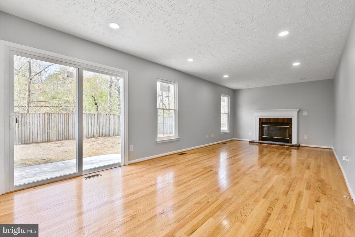 7802 Shallowbrook Ct - Photo 2 of 33