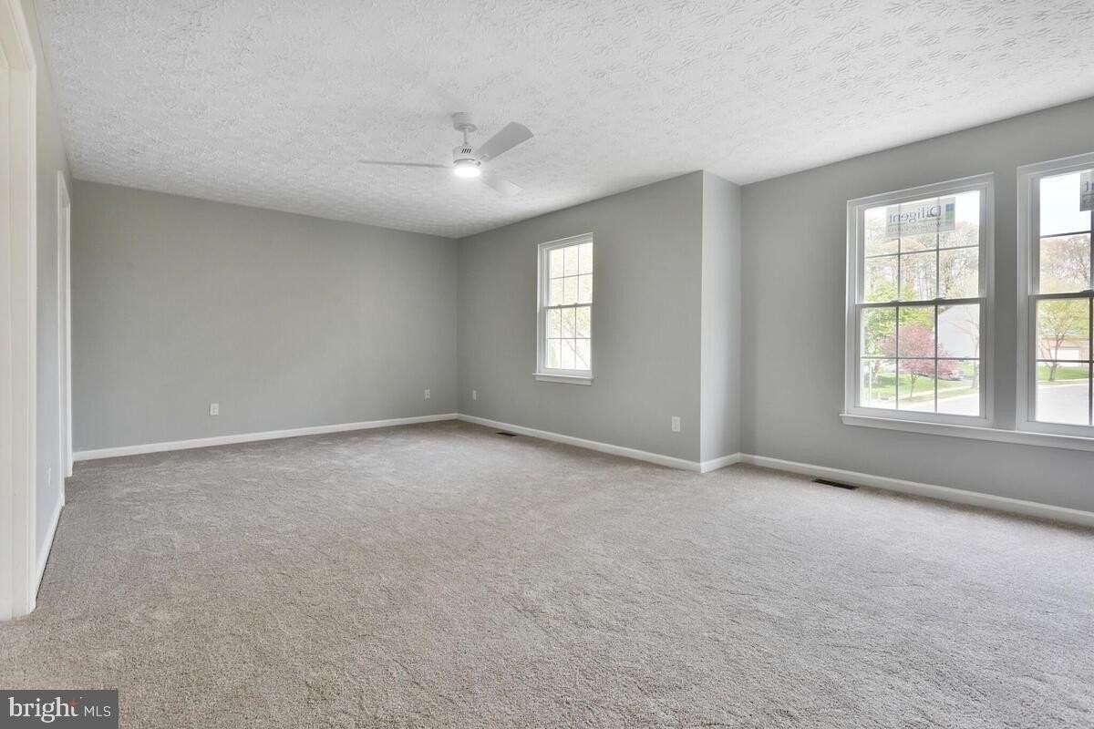 7802 Shallowbrook Ct - Photo 5 of 33