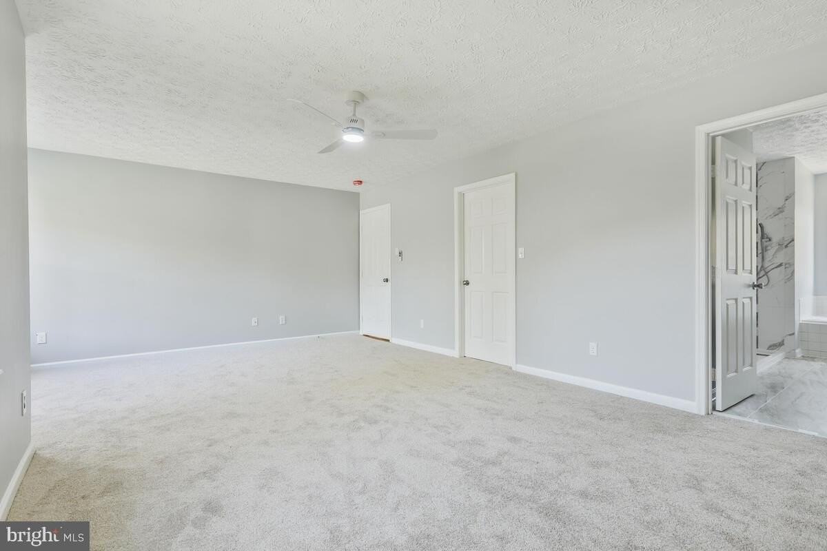 7802 Shallowbrook Ct - Photo 6 of 33