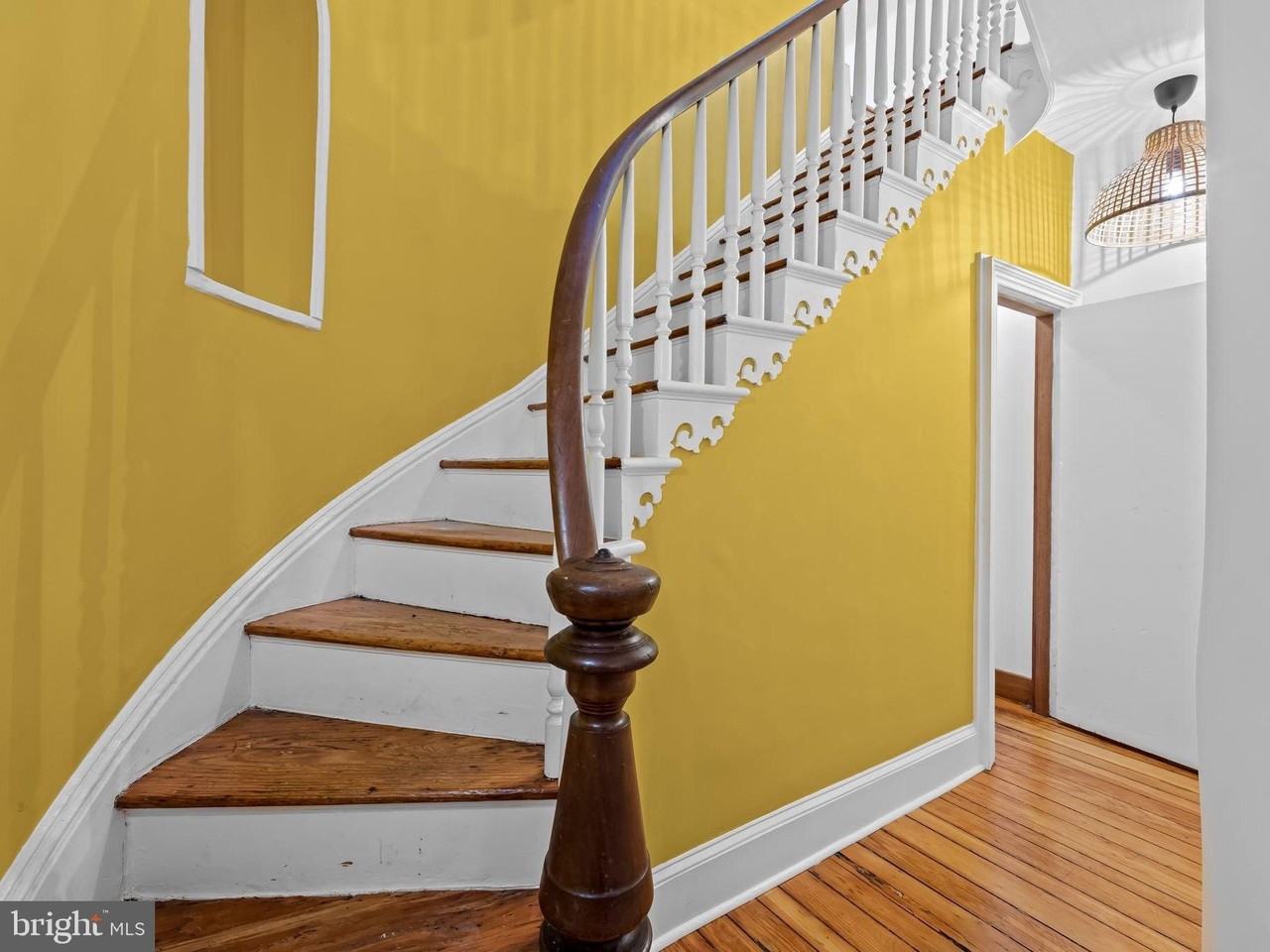 1427 Bolton St #2 - Photo 4 of 34