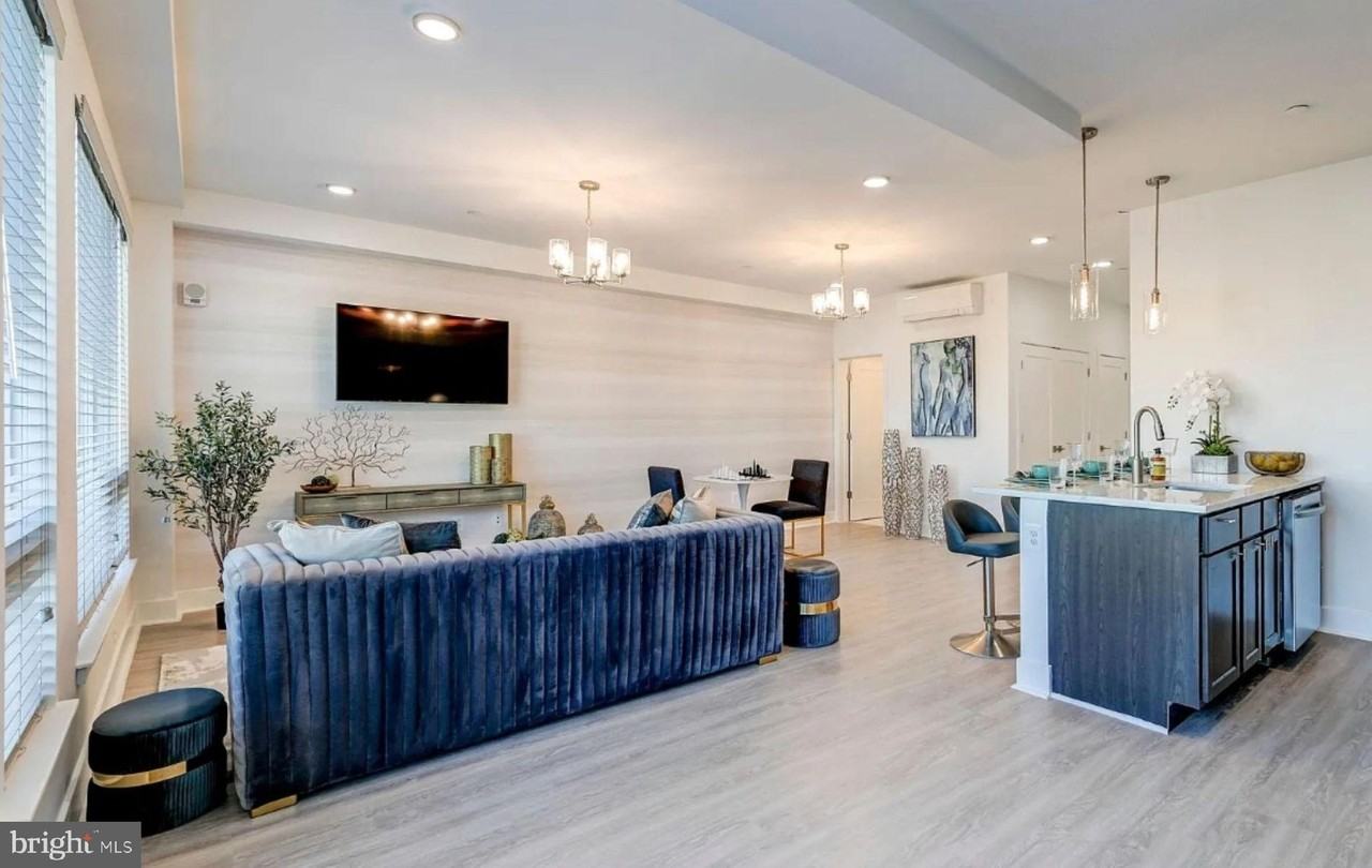 601 S Broadway #305 - Photo 7 of 11