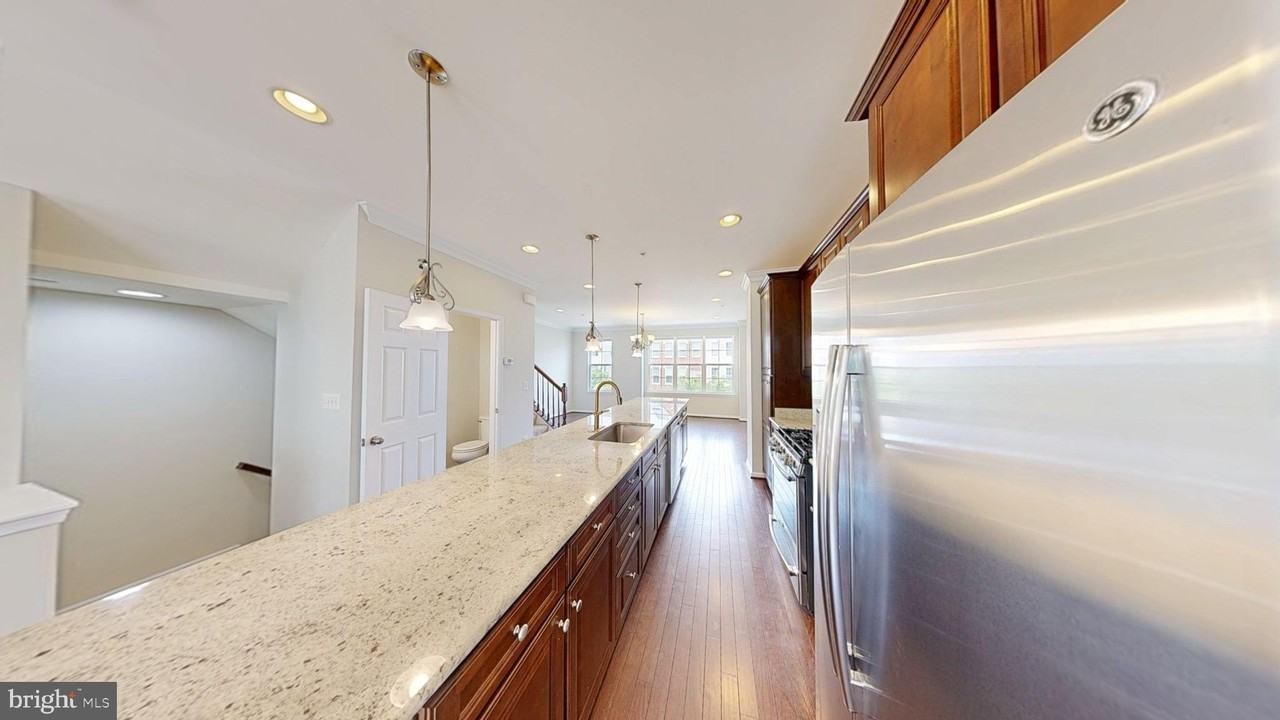 3616 Summer House St - Photo 3 of 16
