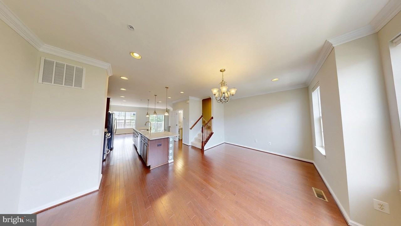 3616 Summer House St - Photo 4 of 16