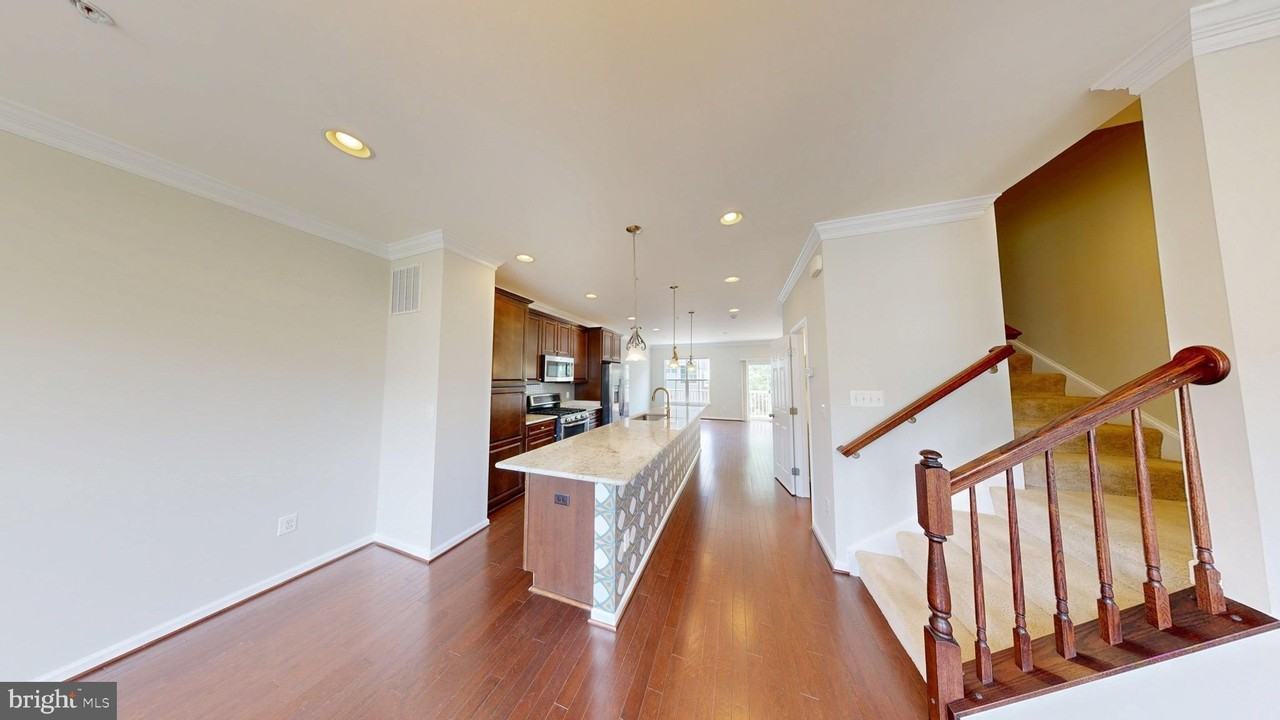 3616 Summer House St - Photo 5 of 16
