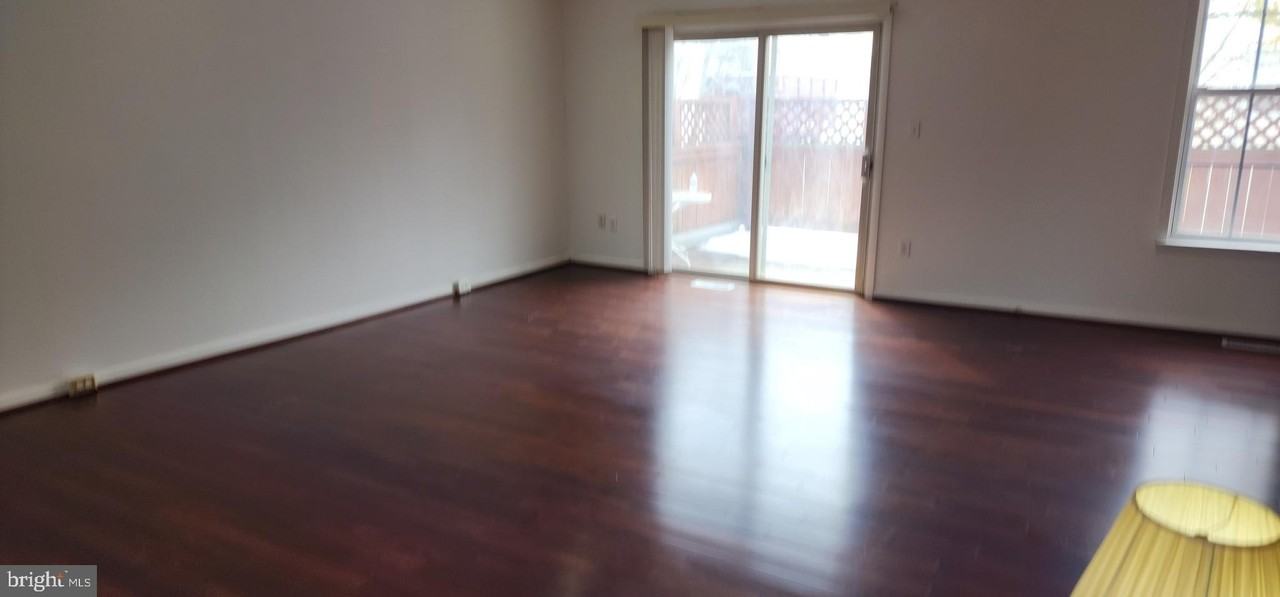 21227 Delevan Way #160 - Photo 7 of 36