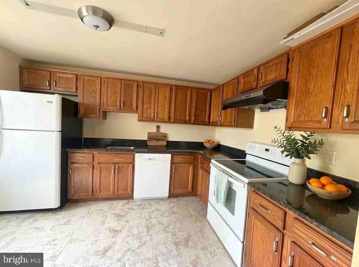 10508 Smithy Ct - Photo 4 of 21