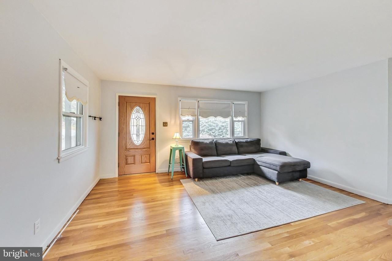 9511 48th Ave - Photo 2 of 12