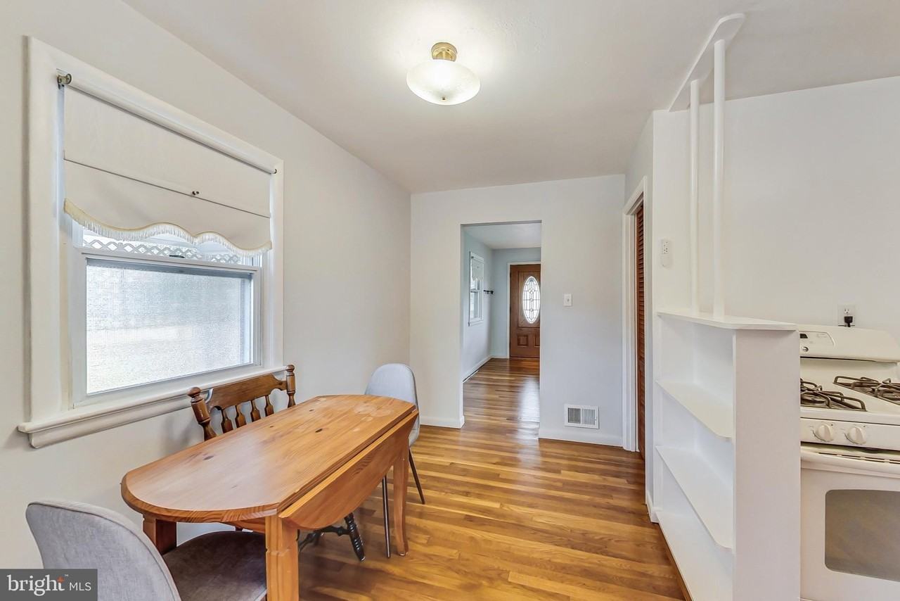 9511 48th Ave - Photo 3 of 12