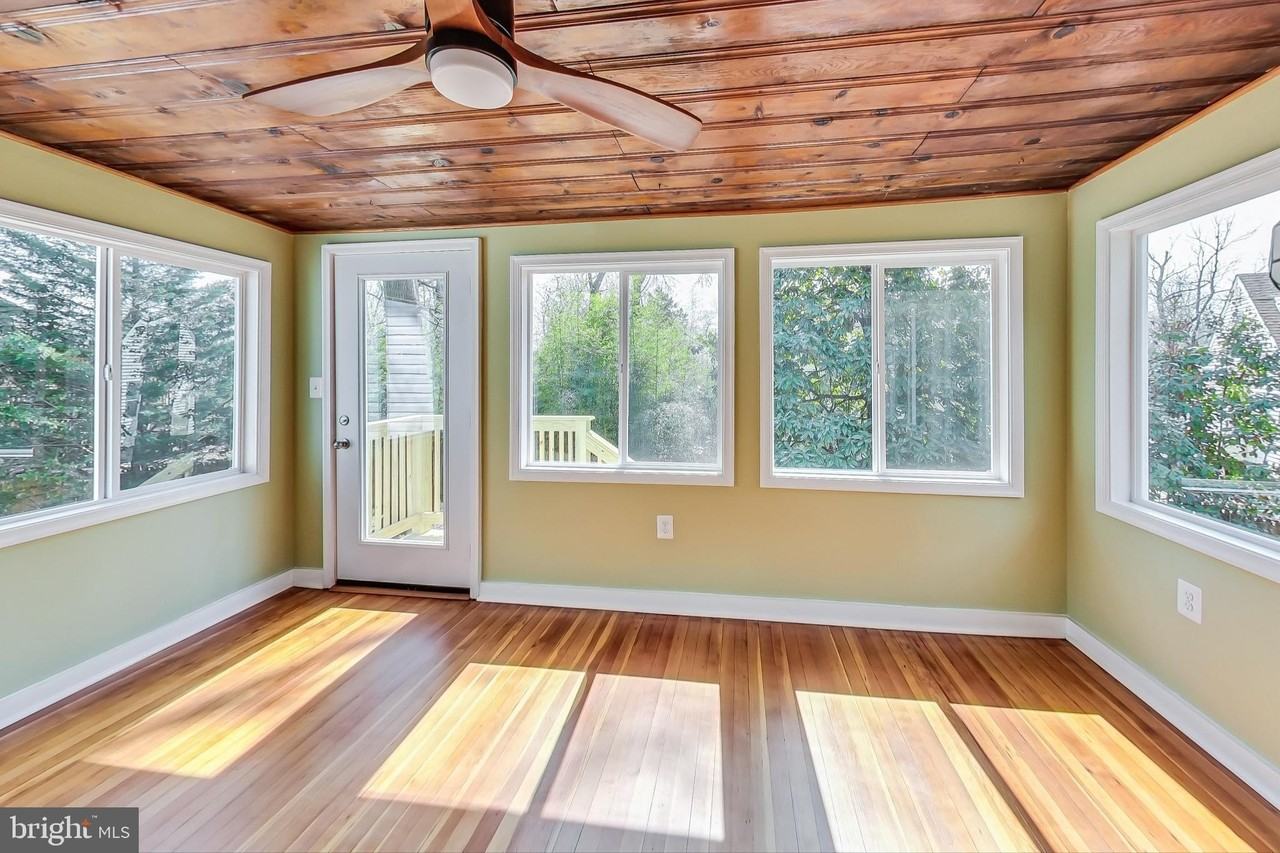 9511 48th Ave - Photo 5 of 12