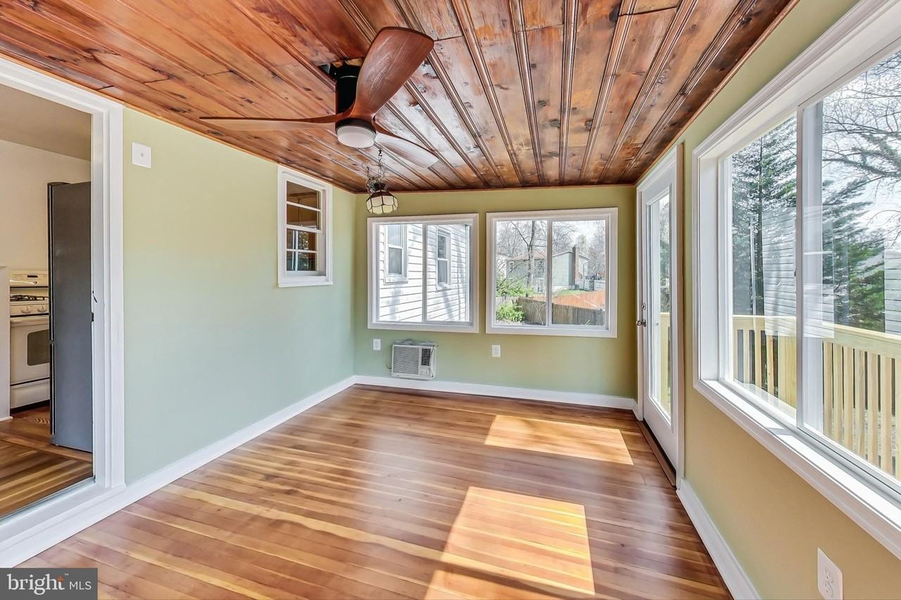 9511 48th Ave - Photo 6 of 12