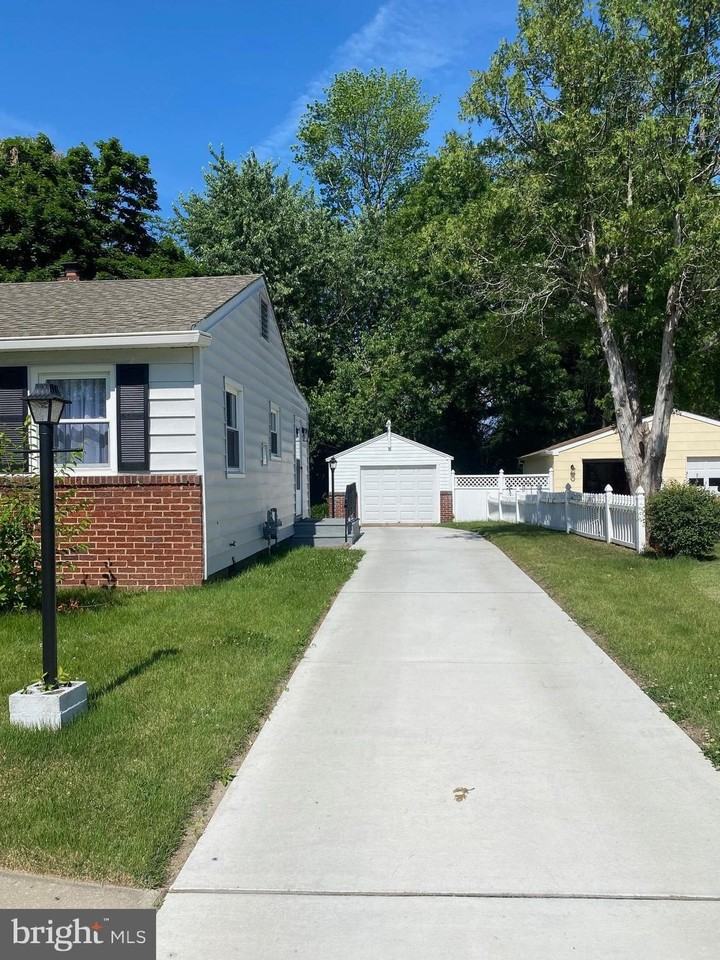 401 Glendale Dr - Photo 3 of 25