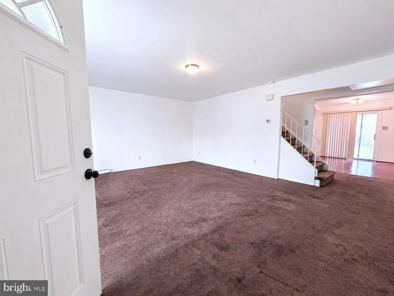 8 Vernon Ct - Photo 2 of 14