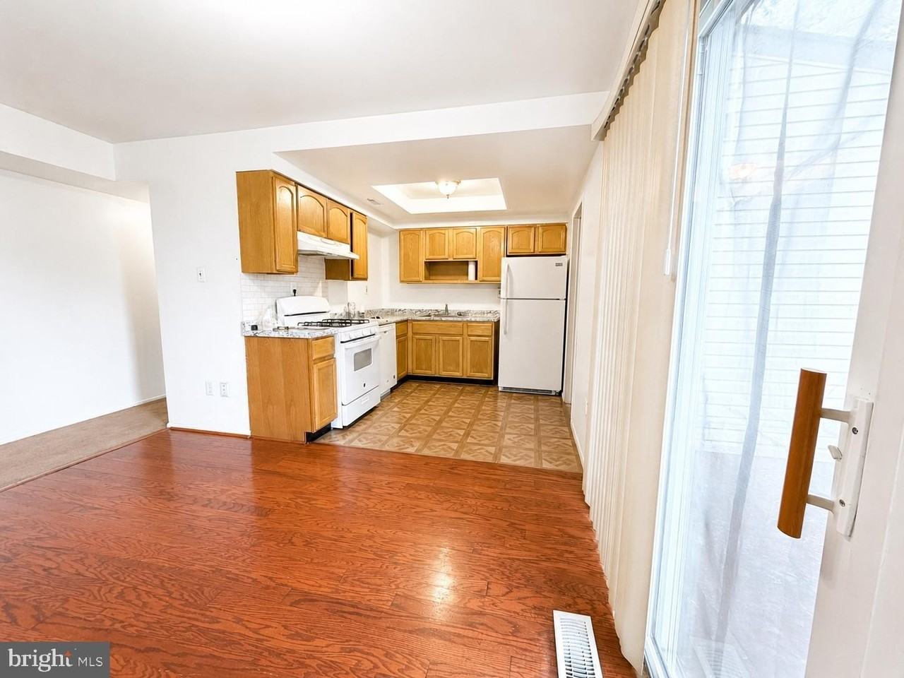8 Vernon Ct - Photo 4 of 14
