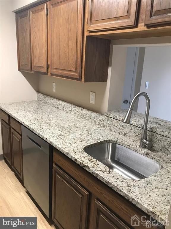 4811 Ravens Crest Dr - Photo 4 of 18