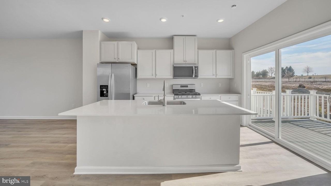 178 Bell Ct - Photo 7 of 50