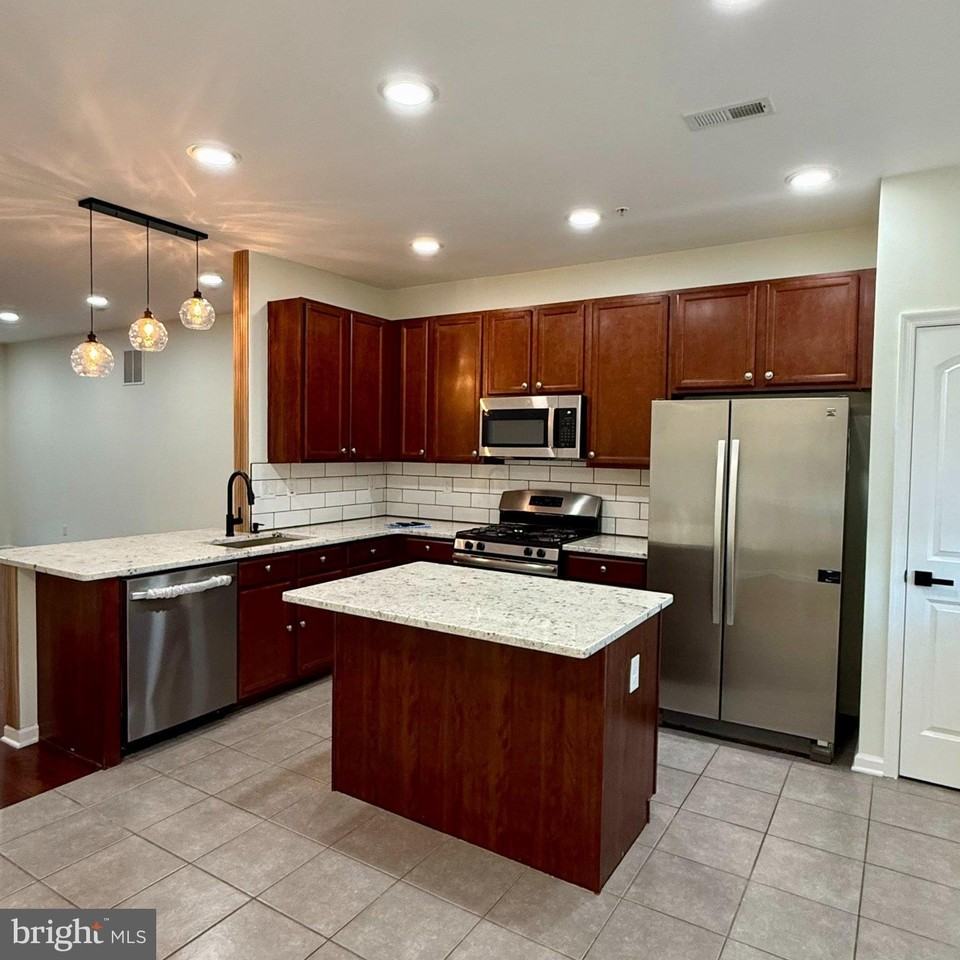 153 Mercer Ct - Photo 3 of 21