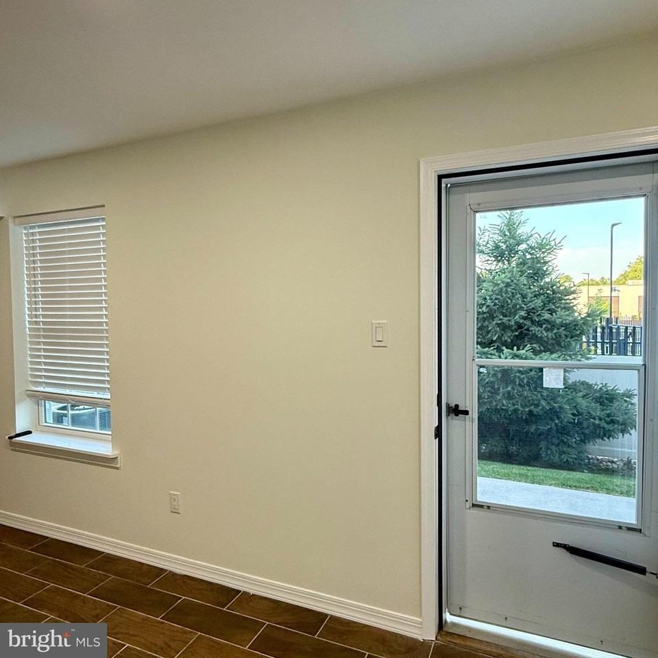 153 Mercer Ct - Photo 7 of 21