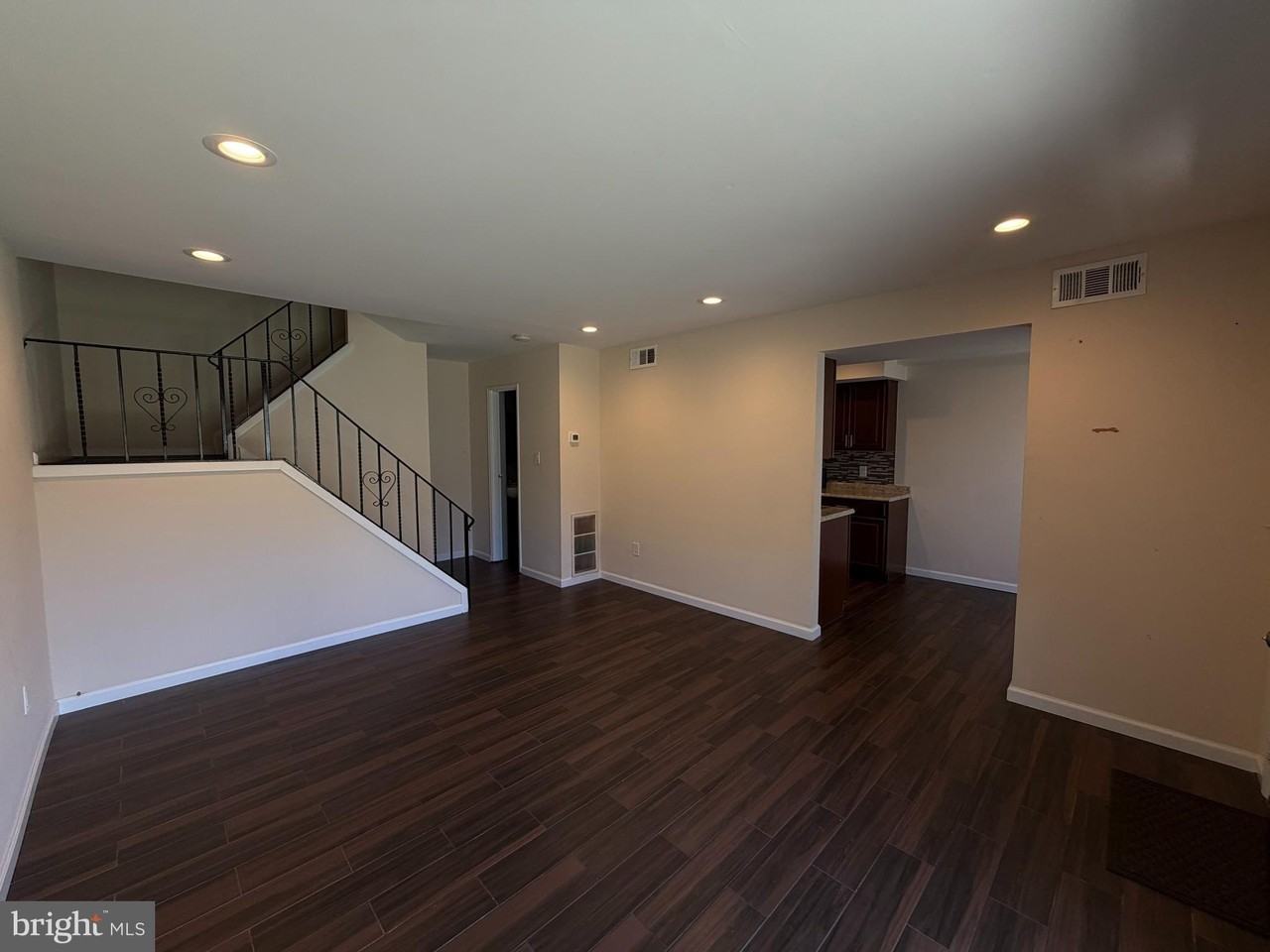 406 Brandywine Ct - Photo 2 of 11