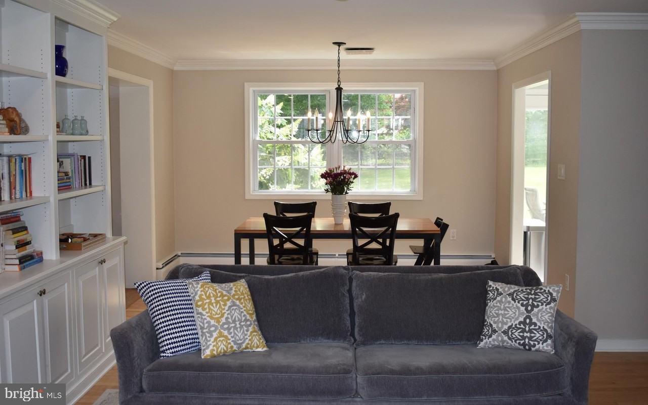 937 N Hill Dr - Photo 6 of 24