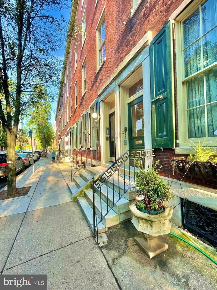 1716 Pine St #1R - Photo 2 of 16