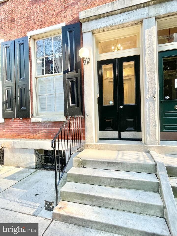 1716 Pine St #1R - Photo 3 of 16