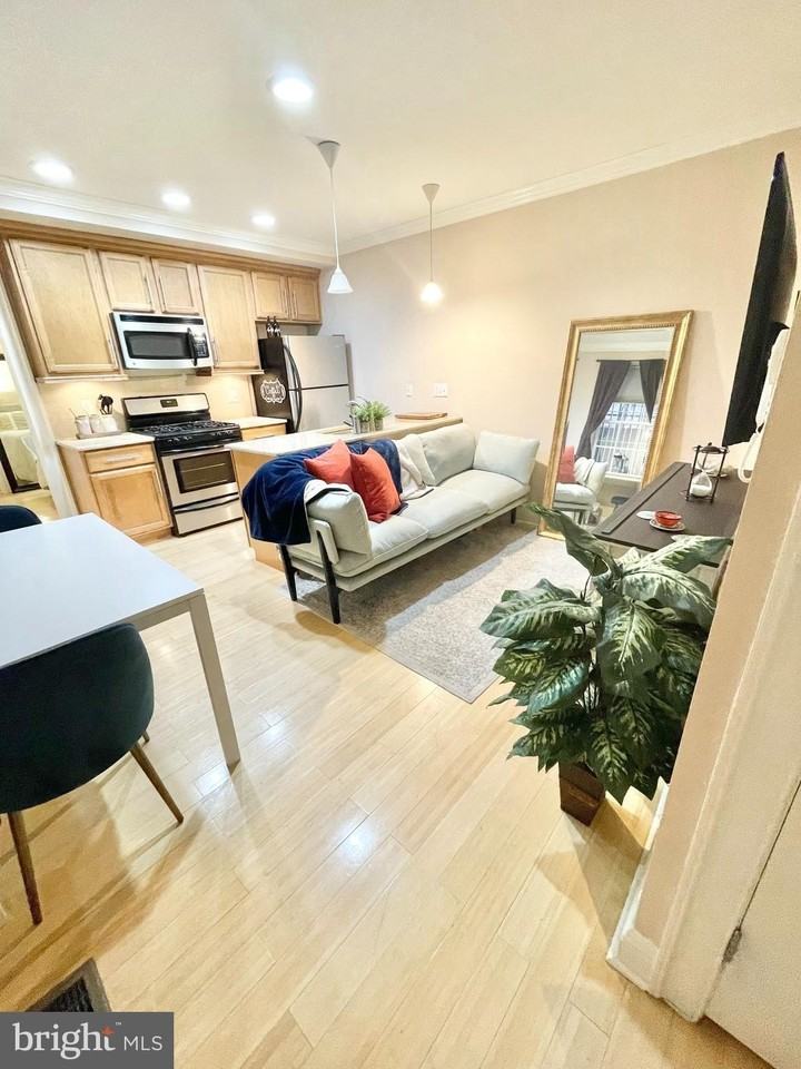 1716 Pine St #1R - Photo 5 of 16
