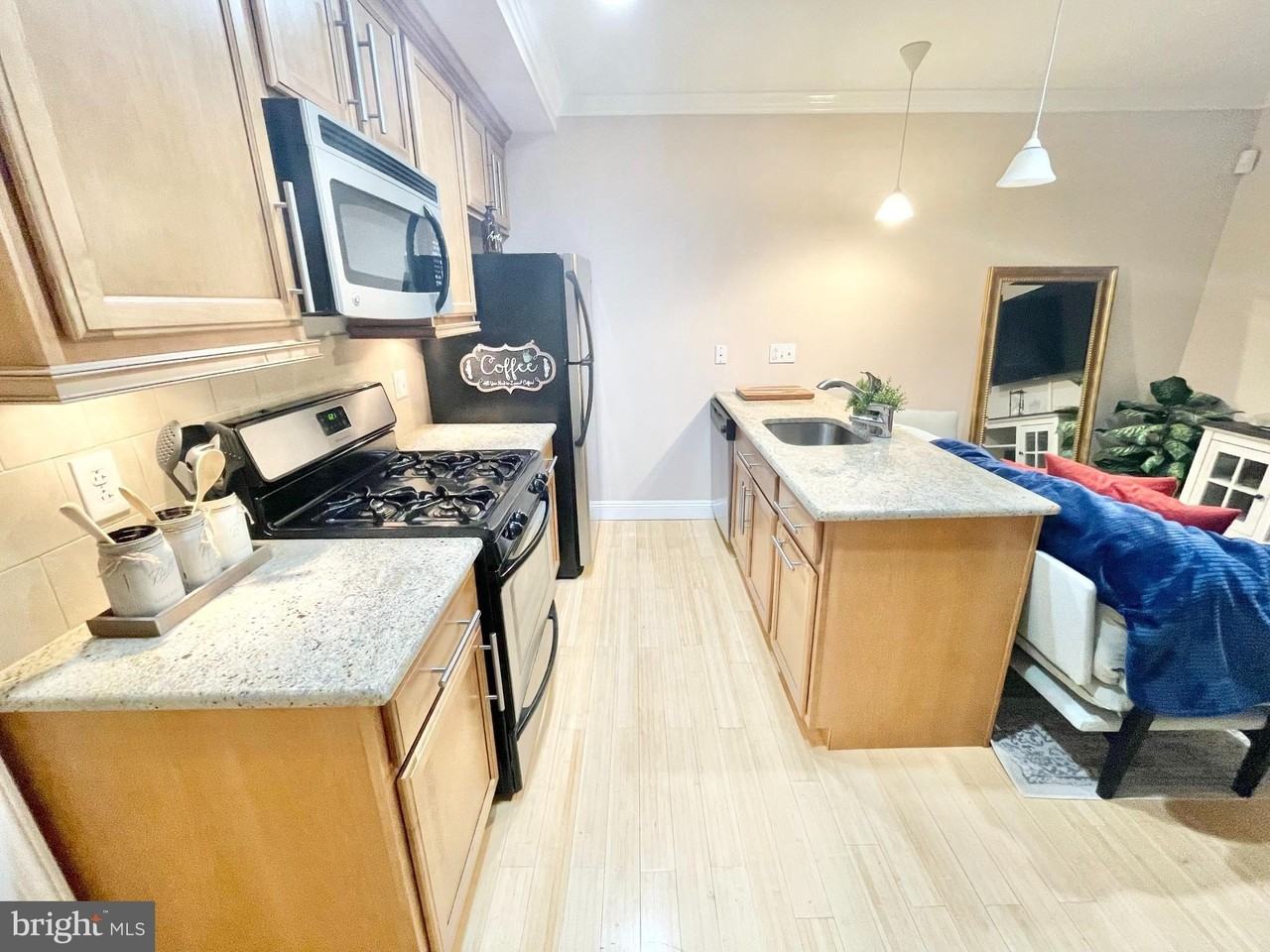 1716 Pine St #1R - Photo 7 of 16