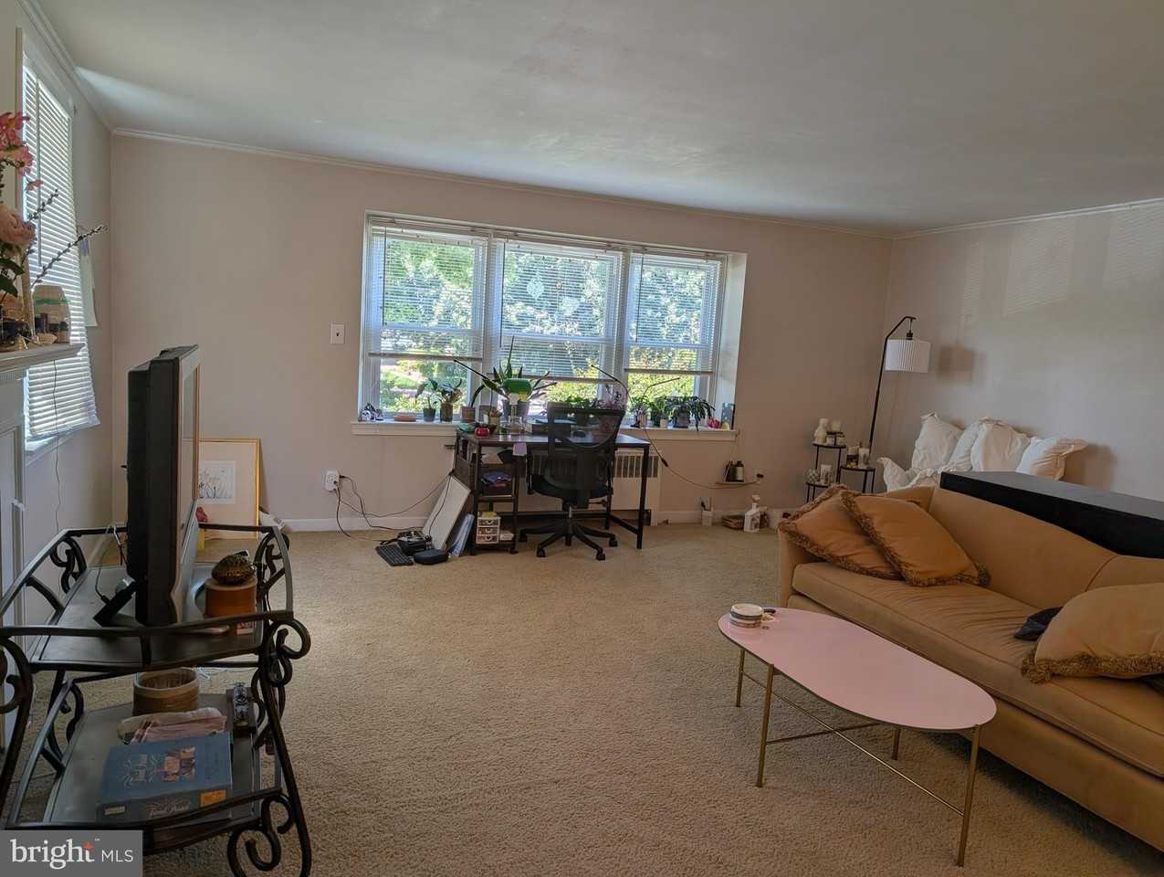 2433 N 50th St #1stFL - Photo 2 of 11