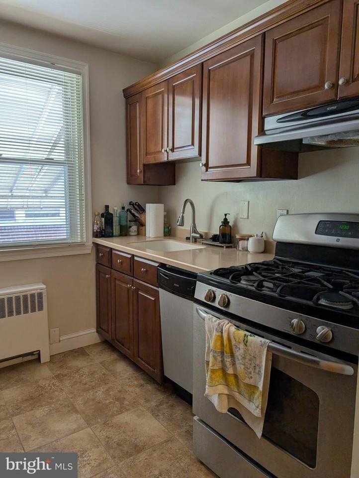 2433 N 50th St #1stFL - Photo 6 of 11