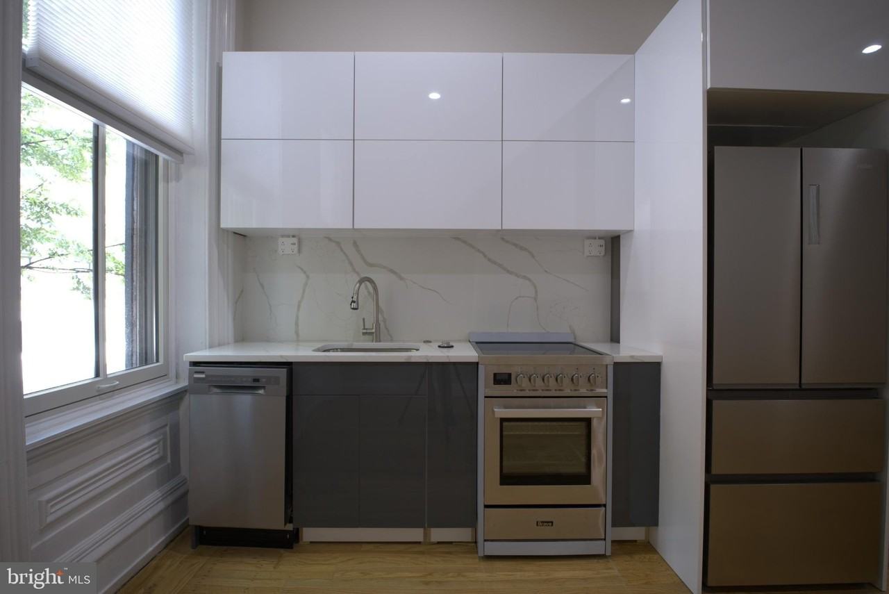 333 S 21st St #1F - Photo 2 of 15