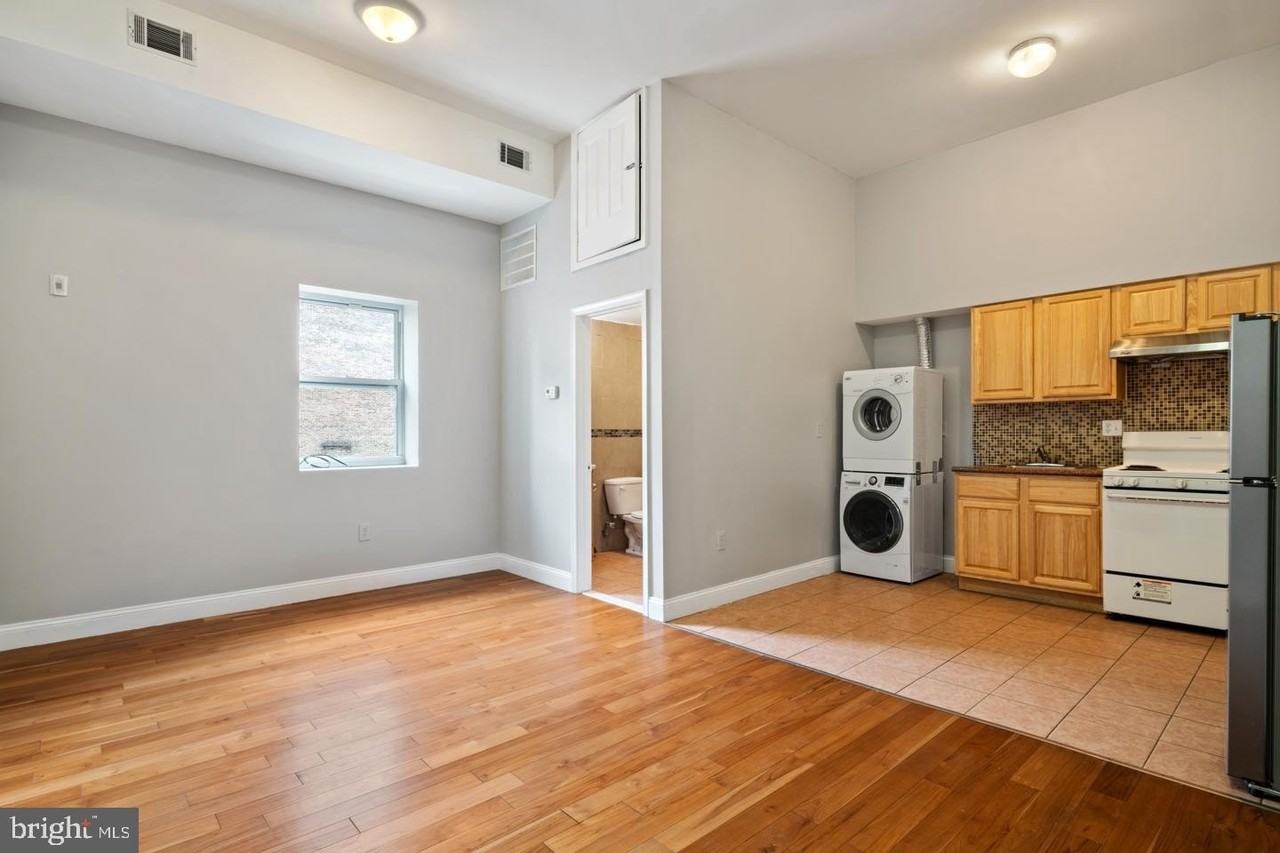 1017 Arch St #4A - Photo 2 of 11