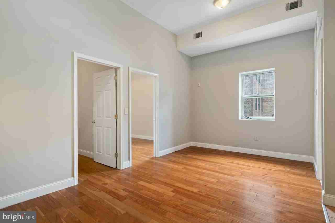 1017 Arch St #4A - Photo 4 of 11