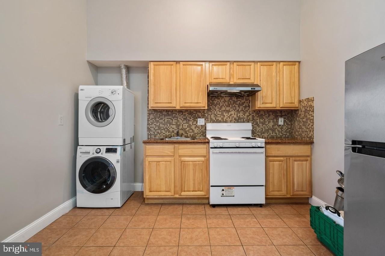1017 Arch St #4A - Photo 6 of 11