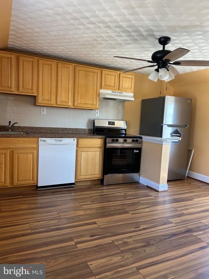 431 Rhawn St - Photo 3 of 12