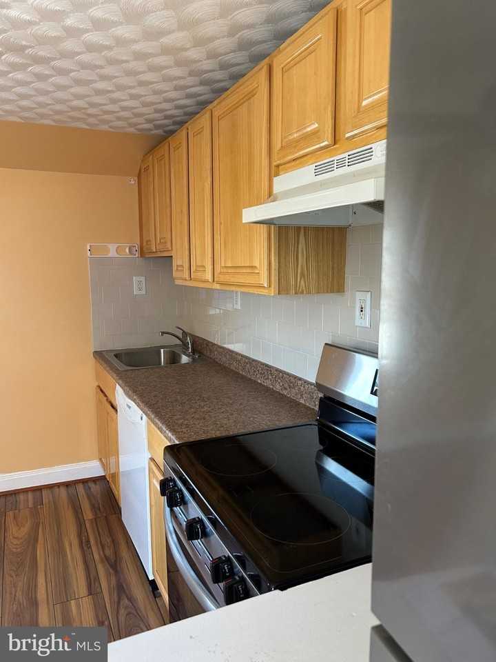 431 Rhawn St - Photo 4 of 12