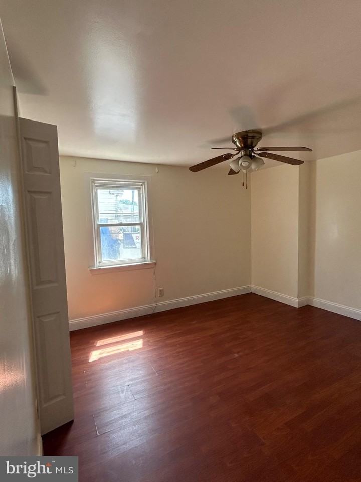 431 Rhawn St - Photo 5 of 12