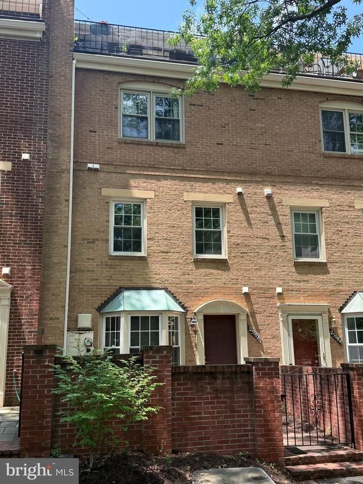 2510 Fairfax Dr #2EIII - Photo 2 of 31