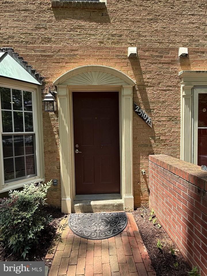 2510 Fairfax Dr #2EIII - Photo 3 of 31